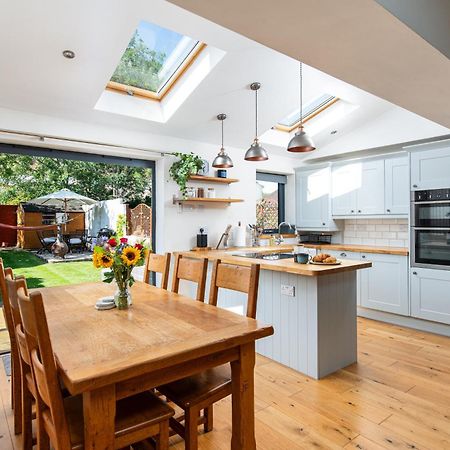 Charming Family Home With Stoves, Garden & Parking 布里斯托 外观 照片