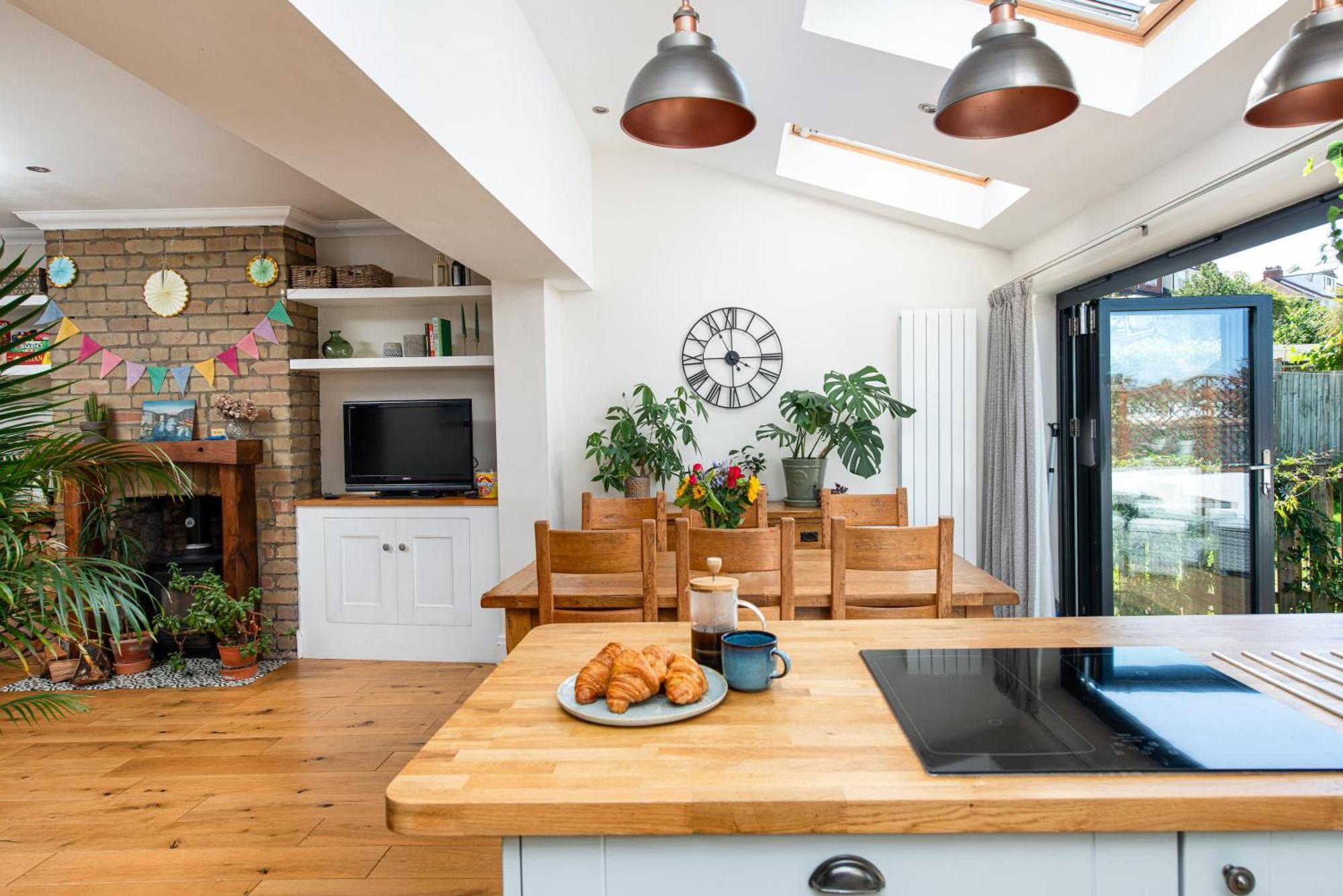 Charming Family Home With Stoves, Garden & Parking 布里斯托 外观 照片