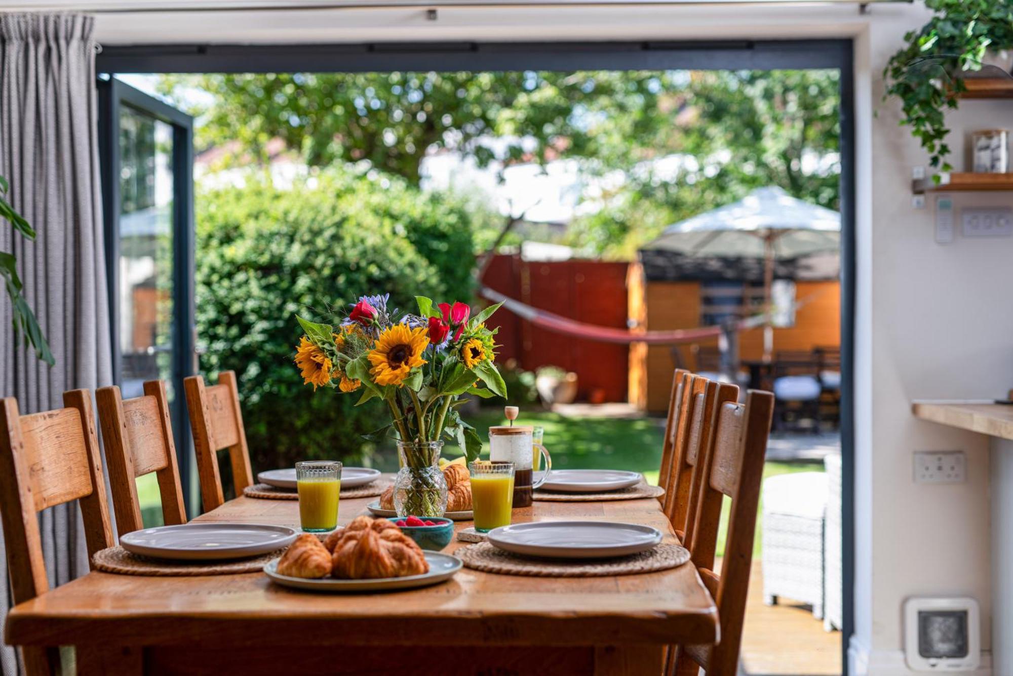 Charming Family Home With Stoves, Garden & Parking 布里斯托 外观 照片